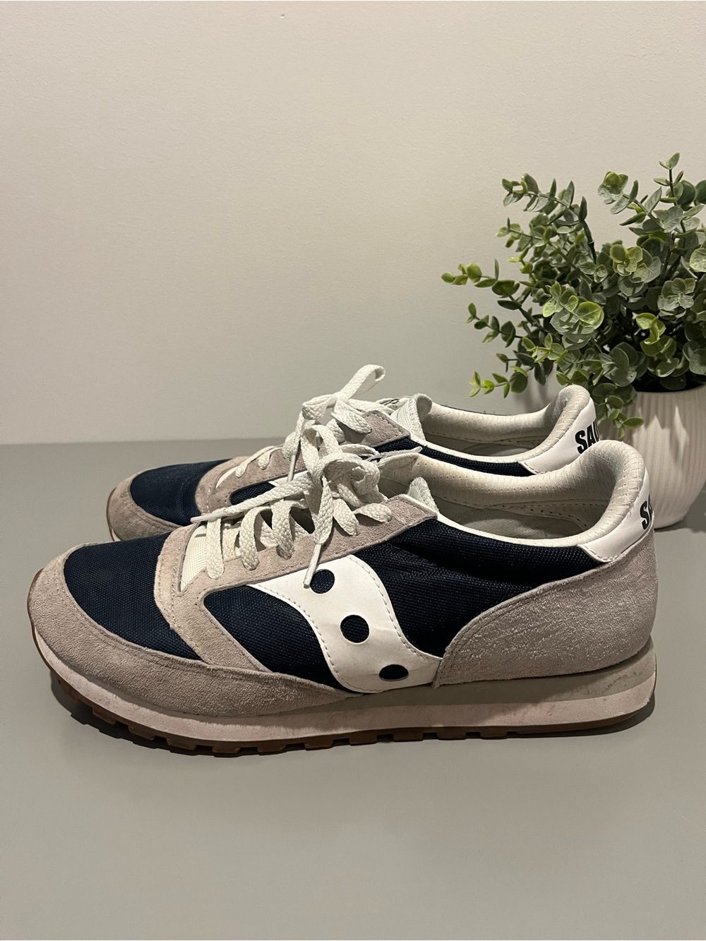 Men’s Saucony Navy and Gray Retro Sneakers